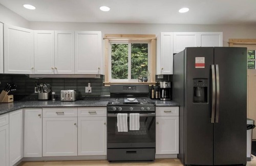 Harbor Springs House | Cozy Fall Retreat with Firepits! Near Tunnel of Trees, 30 Mins to Mackinac Ferry