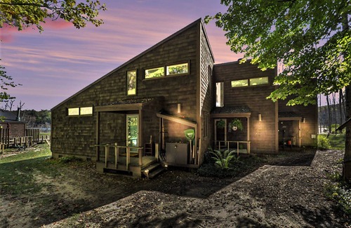 Gaylord Condo | Cozy Fall Townhome - Beautiful Lakefront Access in a Private, Rural Community