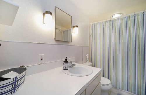 Gaylord Condo | Cozy Fall Townhome - Beautiful Lakefront Access in a Private, Rural Community