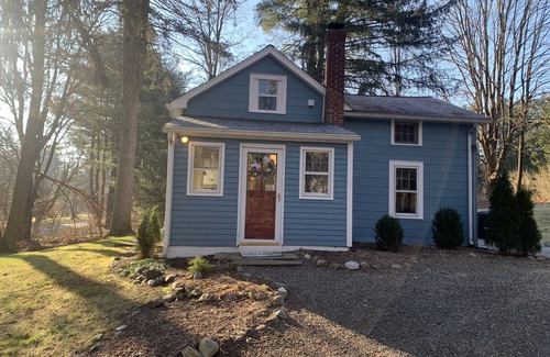 Southbury House | Cozy family and pet friendly 3BR Home