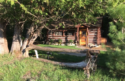 Mayfield Cabin | Cozy Family and Pet-Friendly Cabin Near Fife Lake, 5-minute drive. Camp fire