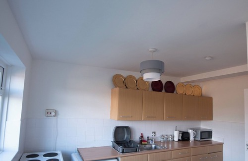 Cheadle Hulme Apartment | Cozy Family Apartment | Manchester Airport | Free Parking | Sleeps 8n