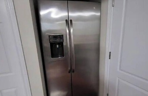 Brampton House | Cozy&family friendly private 2-bedroom apartment with separate side entrance.