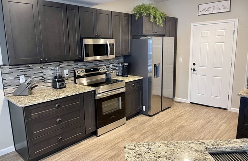 Village Seven House | Cozy Family Getaway in the Center of the Springs