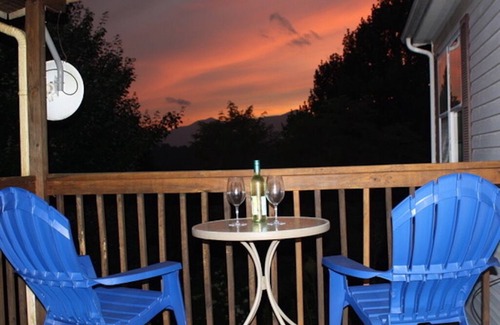 Waynesville House | *Cozy Family Hideaway (Mountain Views + Big Deck)*