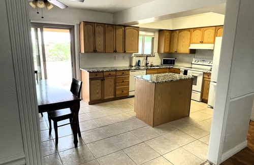Lake Havasu City House | Cozy family home, 5 miles from London Bridge and Windsor Beach Boat Launch.