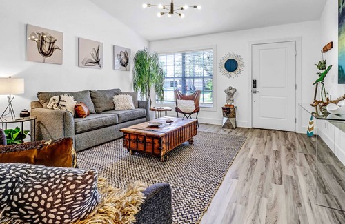 Willoughby Acres House | Cozy Family Home 5 mins from Sandy Beaches