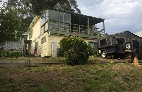 Swan Reach House | COZY FAMILY HOME BY THE RIVER