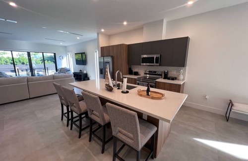 Lake Ridge House | Cozy family house 10 minutes away from Fort Lauderdale Beach with pool