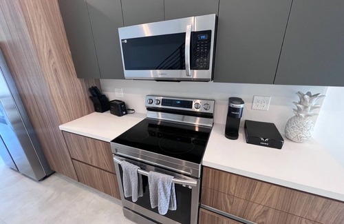 Lake Ridge House | Cozy family house 10 minutes away from Fort Lauderdale Beach with pool