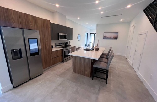 Lake Ridge House | Cozy family house 10 minutes away from Fort Lauderdale Beach with pool