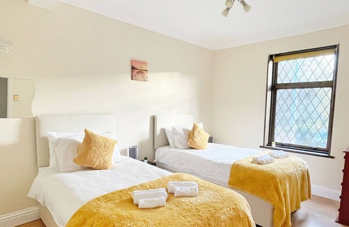 Grays House | Cozy Family house in The heart of Grays