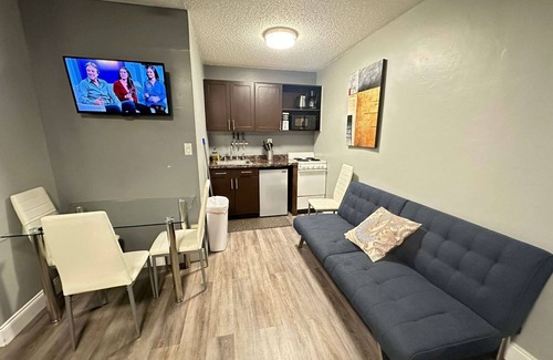 Dania Beach Apartment | Cozy Family Studio at Sheridan Guesthouse with Pool