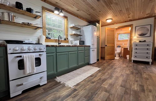 Rosman Cabin | Cozy Farm Cabin🍁 FirePit Waterfall Near Blue Ridge Parkway🍁Brevard🍁Pisgah🍁Gorges