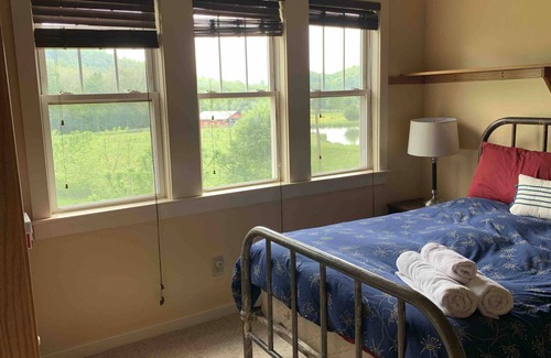 Lansing Other | Cozy farmhouse 10 min from Lansing, Grayson Highlands and the VA Creeper Trail