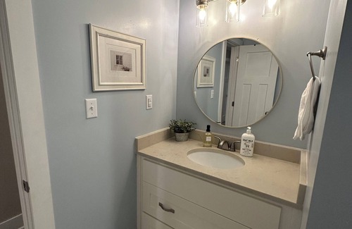 Fairhope House | Cozy Farmhouse 5 mins from downtown Fairhope and Pier - Pet-Friendly!