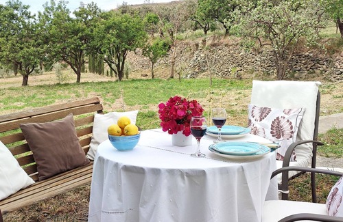 Orgiva Cottage | Cozy farmhouse with pool in La Alpujarra