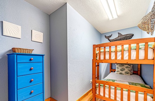 Trinidad House | Cozy farmhouse with firepit, deck, BBQ, shared game room, & animals