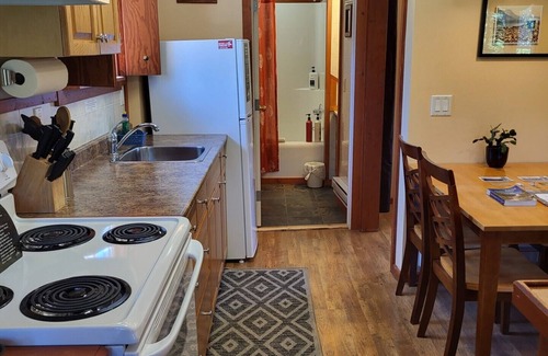 Nordegg House | Cozy Fireside Cottage - White Goat