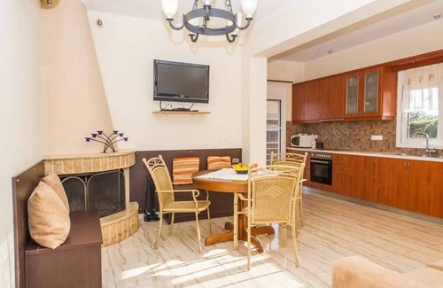 Marathopoli Apartment | Cozy flat in an olive grove 1.5km to a sandy beach