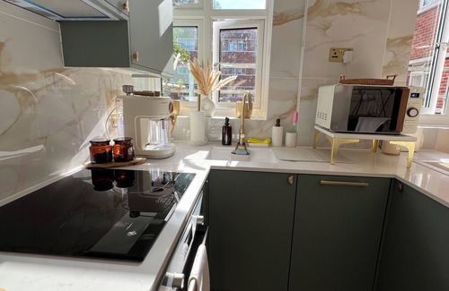 West Putney Apartment | Cozy flat in putney- the flat is under renovation available on 18 July 2024