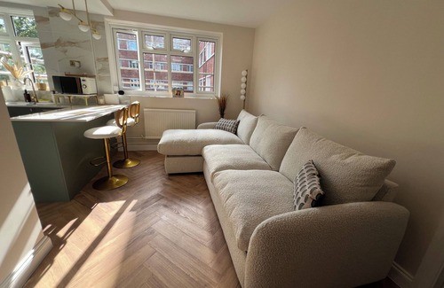 West Putney Apartment | Cozy flat in putney- the flat is under renovation available on 18 July 2024