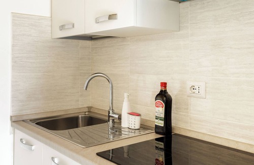 Milan House | Cozy flat, metro M4, 10min to Centre, 3 to Linate