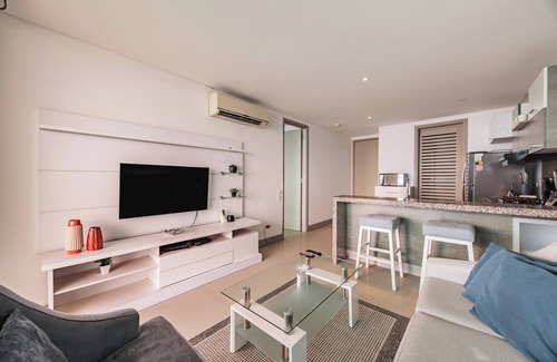 Bocagrande Apartment | Cozy Flat with Large Balcony in Palmetto Beach