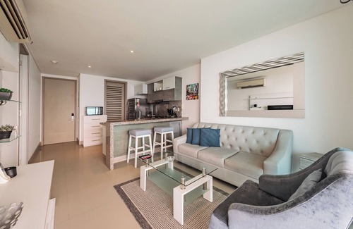 Bocagrande Apartment | Cozy Flat with Large Balcony in Palmetto Beach