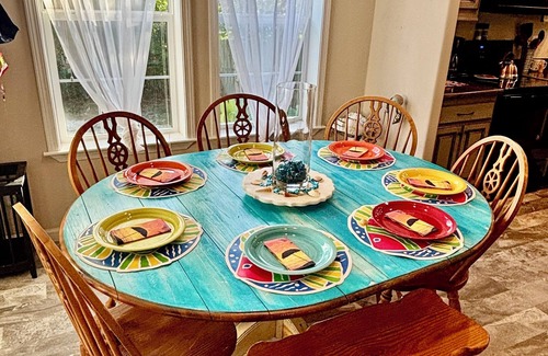 Weeki Wachee Gardens House | Cozy Florida Vibe-Weeki Wachee Waterfront Home- Early & Late Ck-in & out!