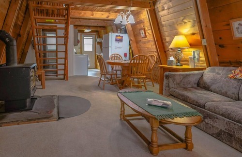 Heber Cabin | ★Cozy Forest Cabin w/Firepit/Grill/Trails/Fishing★