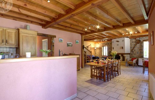 Saint-Romain-d'Urfe Cottage | Cozy forest cottage with fireplace and pets allowed