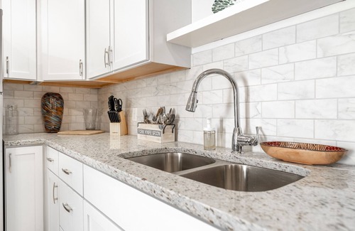 Indianapolis House | Cozy Fountain Square gem near Lucas Oil Stadium ! Pet-Friendly!