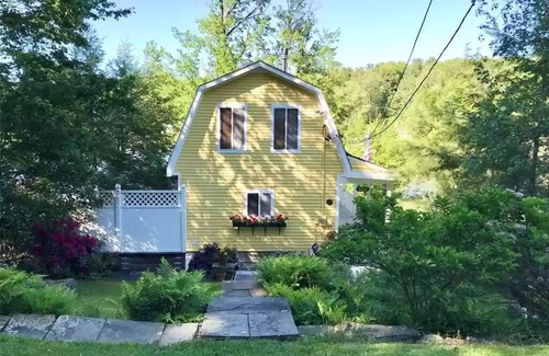 Brackney Cottage | Cozy four season private lakefront cottage. Located on Laurel Lake, Brackney, PA