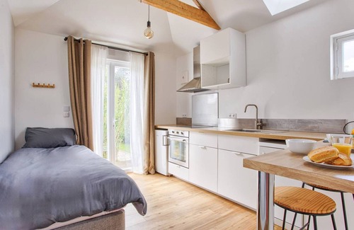 Merville-Franceville-Plage Apartment | Cozy independent cottage in Merville-Franceville