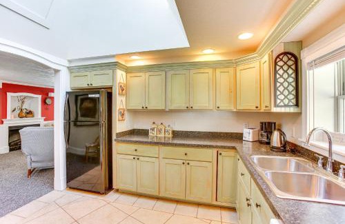 Frankfort Apartment | Cozy Frankfort Apartment Near Beaches and Downtown!