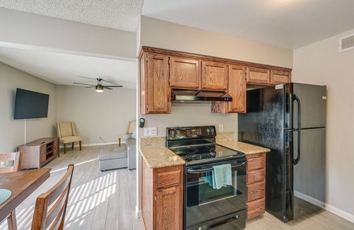 Fresno Condo | Cozy Fresno Condo w/Balcony & Pool Access