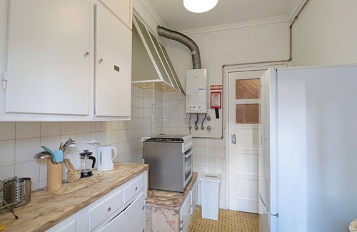 Santo Condestavel Apartment | Cozy Full Apartment with Balcony in the Center of Campo de Ourique