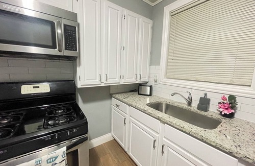 Park Forest House | Cozy Full Home + Free Parking + Fast Wi-fi & Central Area