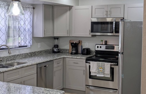 Palm Bay House | Cozy full house centrally located to main Florida attractions and beaches.