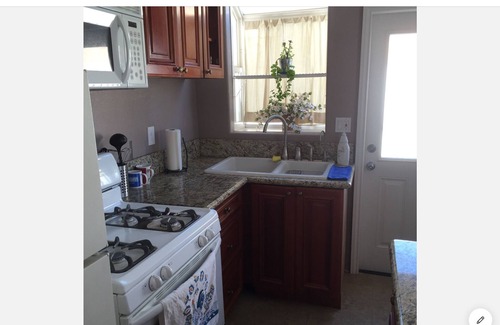 Los Serranos House | Cozy full size 2 bedroom 1 bath Guest house
