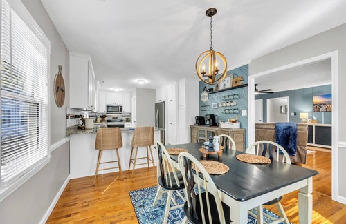 Conway House | Cozy & fun getaway on the water near Myrtle Beach!