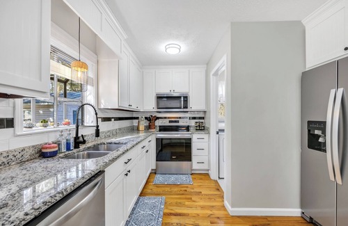 Conway House | Cozy & fun getaway on the water near Myrtle Beach!