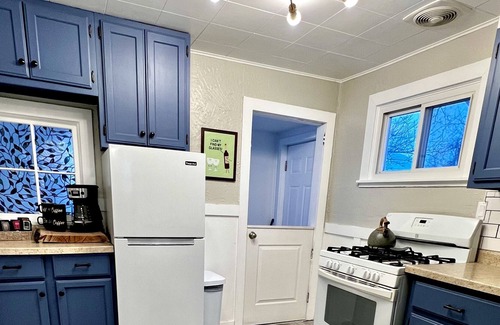 Creston House | Cozy Fun House Close to Breweries: Firepit & Games