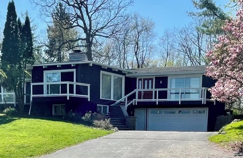 Indian Hills House | Cozy, Fun Hexagon Home on Wooded Lot in Fontana on Geneva Lake, Close to Lake