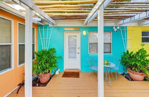 Deerfield Beach Apartment | Cozy garden beach villa#4/king bed