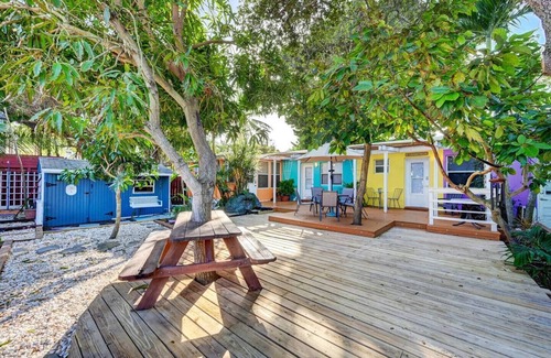 Deerfield Beach Apartment | Cozy garden beach villa#4/king bed