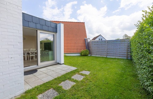 Westende House | Cozy Garden Retreat