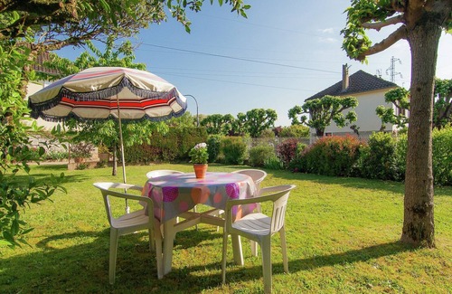 Malemort-sur-Correze House | Cozy Garden Retreat Malemort