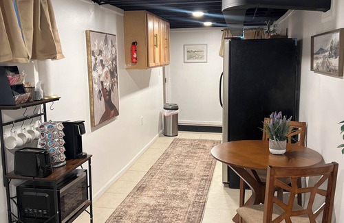 Northlake Apartment | Cozy Garden Suite minutes from O'hare and Rosemont + Free Parking